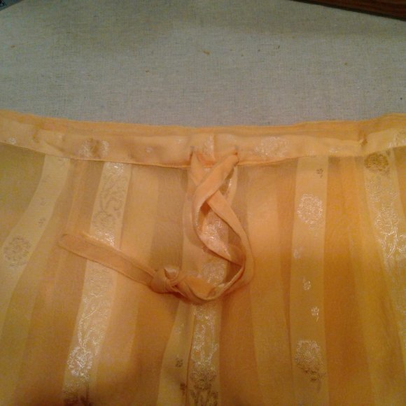 JAHNVI PIJAMA SET SIZE LARGE - Picture 6 of 10